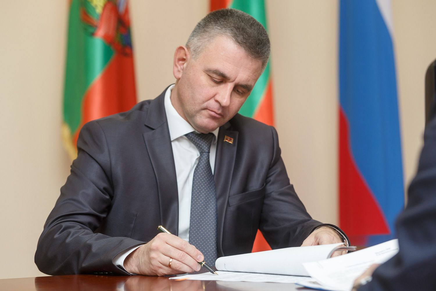 Президент подписывает